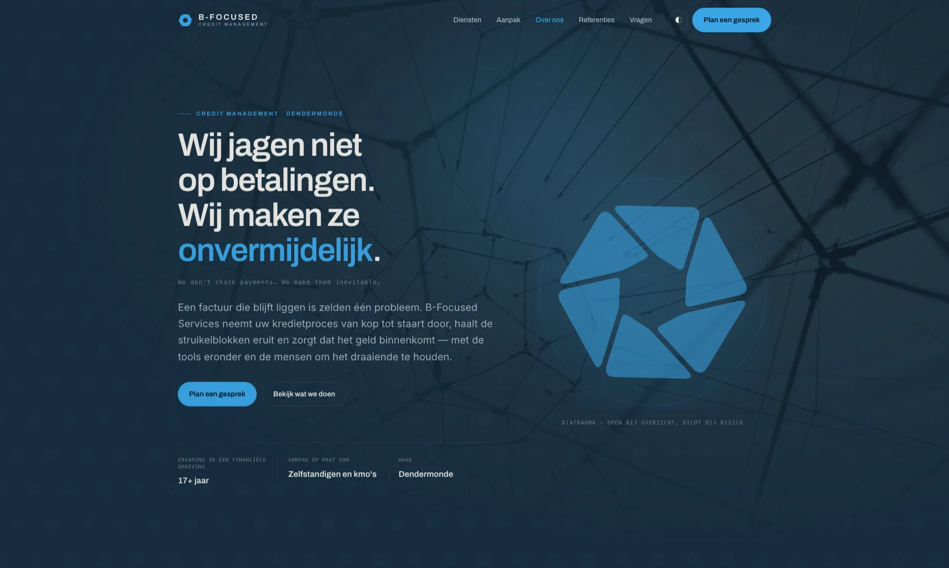De hero: het diafragma als oog, met het veld erachter dat scherpstelt op je cursor.